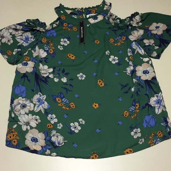 Monteau Tops - NWT Monteau floral cold shoulder top XL green